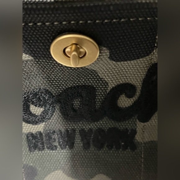 Coach Camo Print Canvas Small Cargo Tote 20 New without tags never used!! 🔥🔥 - Picture 10 of 16